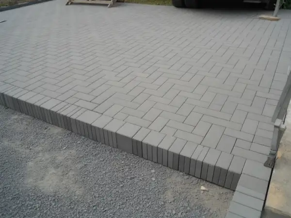 Kostka na podjazd: 6 czy 8 cm? Klucz do trwałości i oszczędności